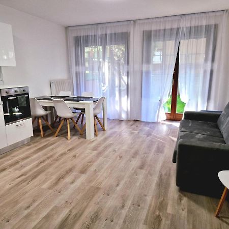 Holiday Residence With Private Garden Екстер'єр фото