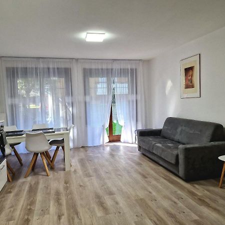 Holiday Residence With Private Garden Екстер'єр фото