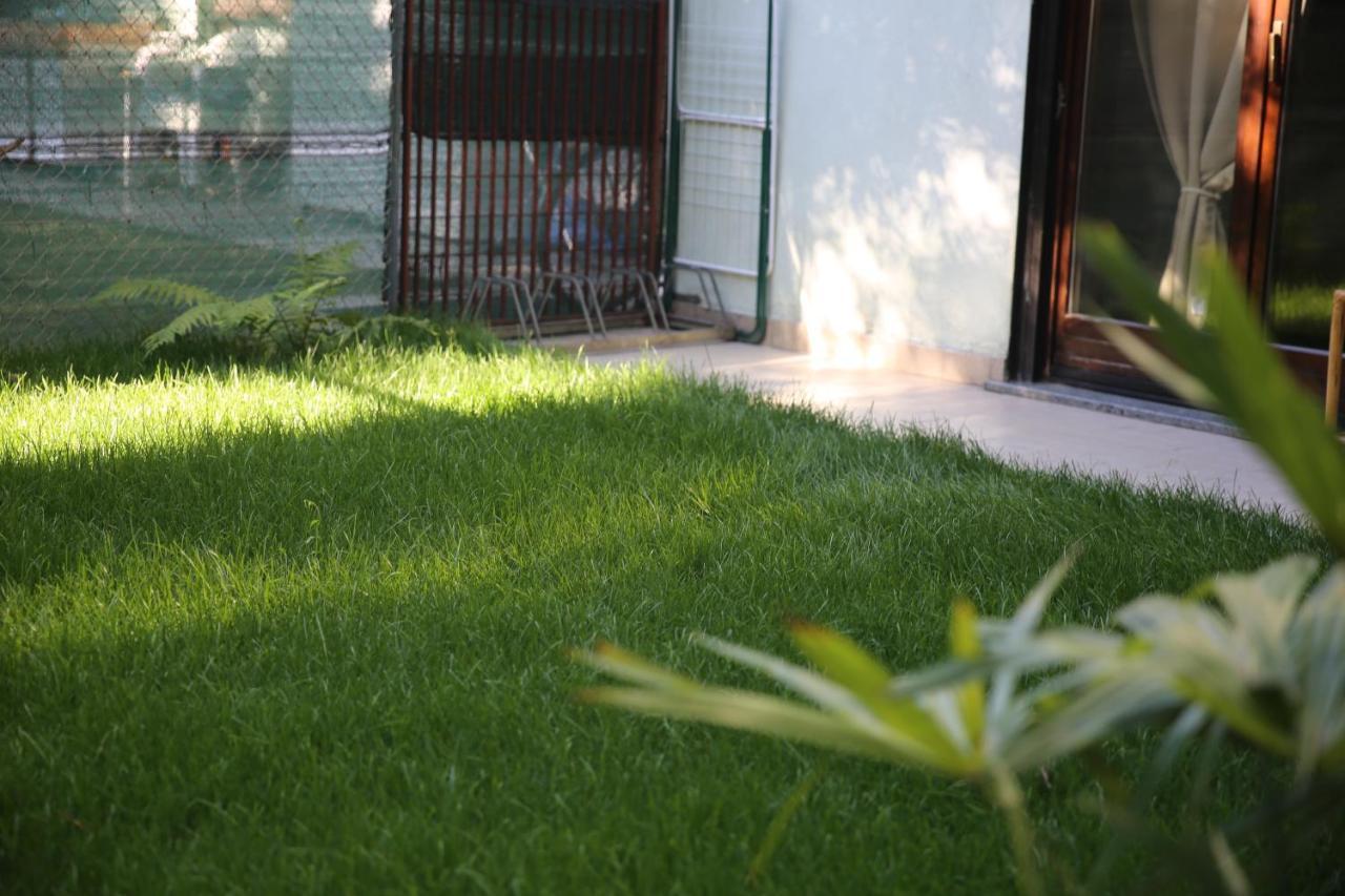 Holiday Residence With Private Garden Екстер'єр фото