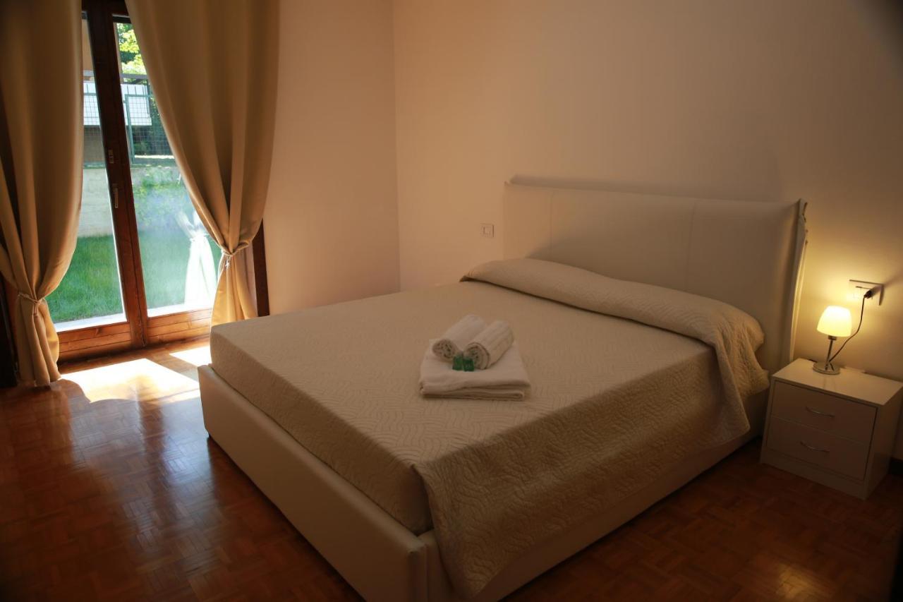 Holiday Residence With Private Garden Екстер'єр фото