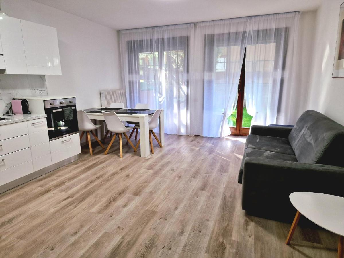 Holiday Residence With Private Garden Екстер'єр фото
